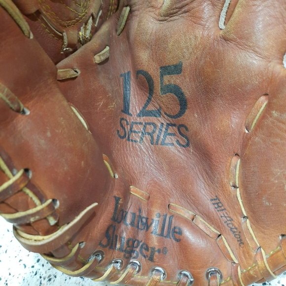 Louisville Slugger G125-5CW RHT Professional Player Design Made in Japan Glove - Picture 8 of 10